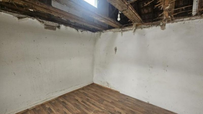 Weinheim ObjNr:B-19720 - Entkerntes, kleines EFH mit Terrasse und Garage in Weinheim/Bergstr. Haus kaufen