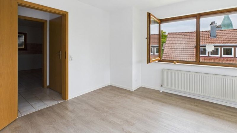 Stuttgart Gepflegtes Zweifamilienhaus in ruhiger, zentraler Wohnlage zum Verkauf. Eine Einheit leerstehend. Haus kaufen