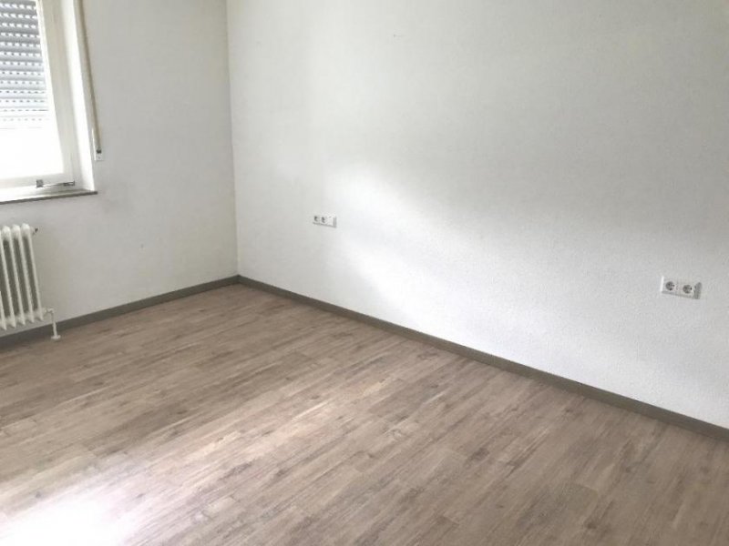 Ditzingen Schöne, helle 2 Zi.-Whg. mit Balkon und Garage in Ditzingen-Heimerdingen zu verkaufen Wohnung kaufen