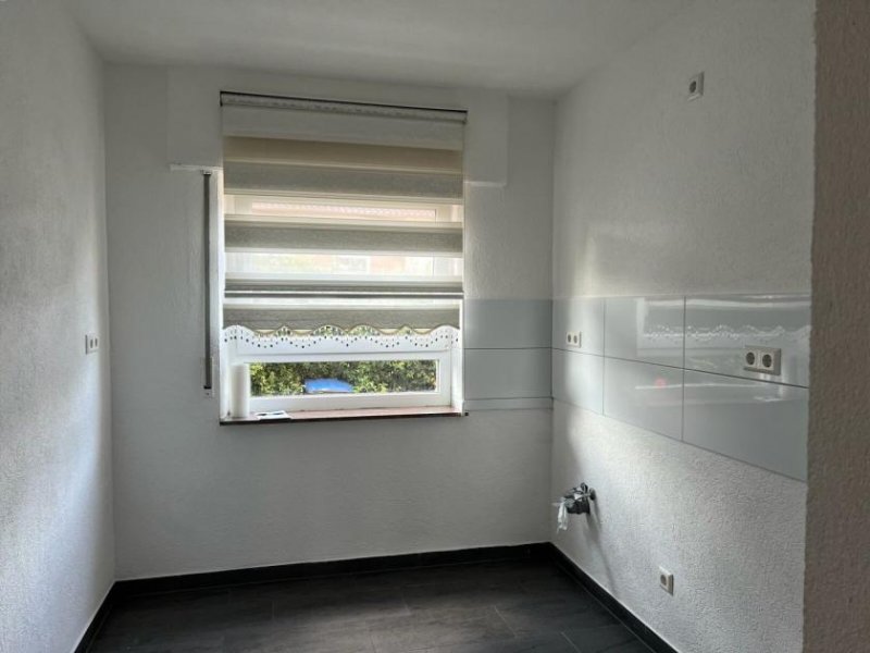 Waiblingen *In Waiblingen leben*RMH mit Garten, 2 separaten Wohnungen, davon eine frei** Haus kaufen