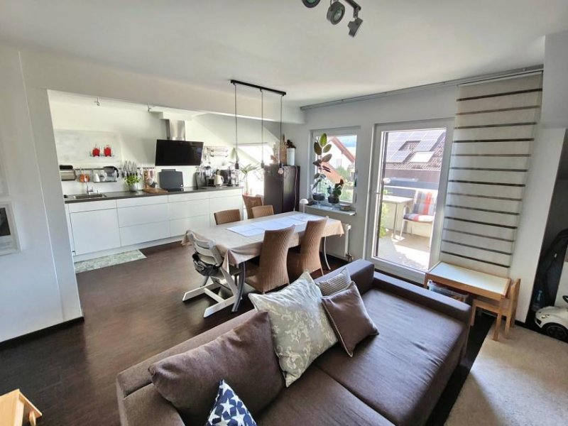 Großbottwar Moderne 3 Zi.-DG Wohnung mit hochwertiger Einbauküche und Balkon in ruhiger Lage Wohnung kaufen