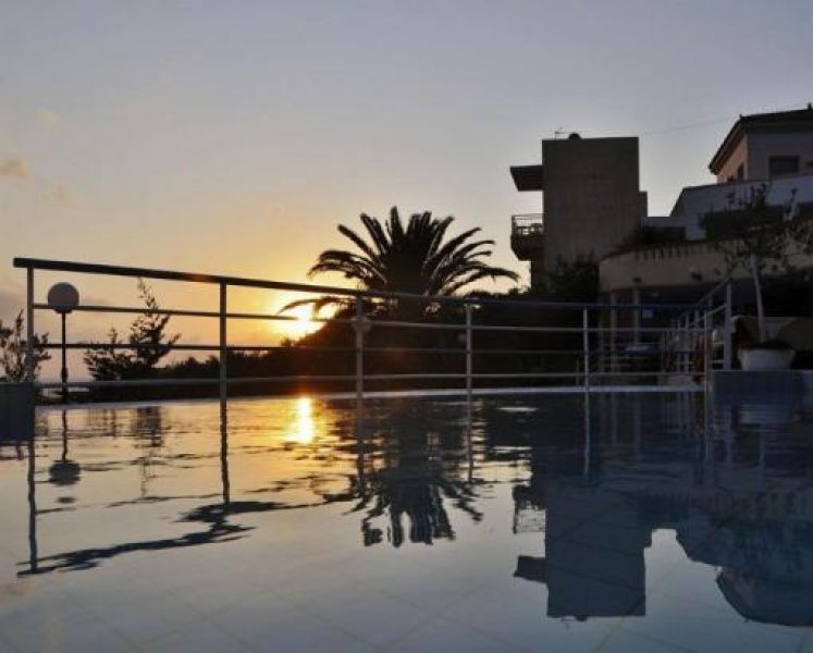 Irakleio Top Hotel auf der Insel Kreta im ort Agia Pelagia Gewerbe kaufen