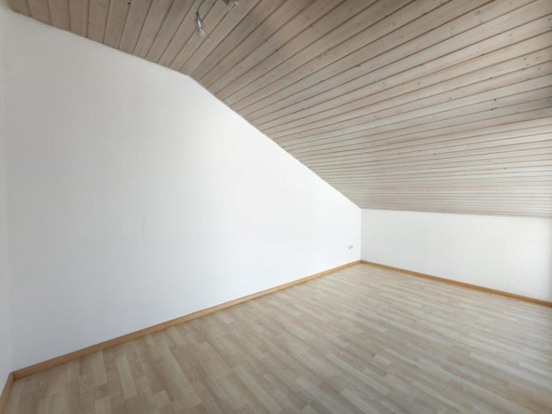 Mössingen DG-Traum in Belsen: 4,5 Zimmer, Kamin, Wallbox & sonnige Loggia Wohnung kaufen