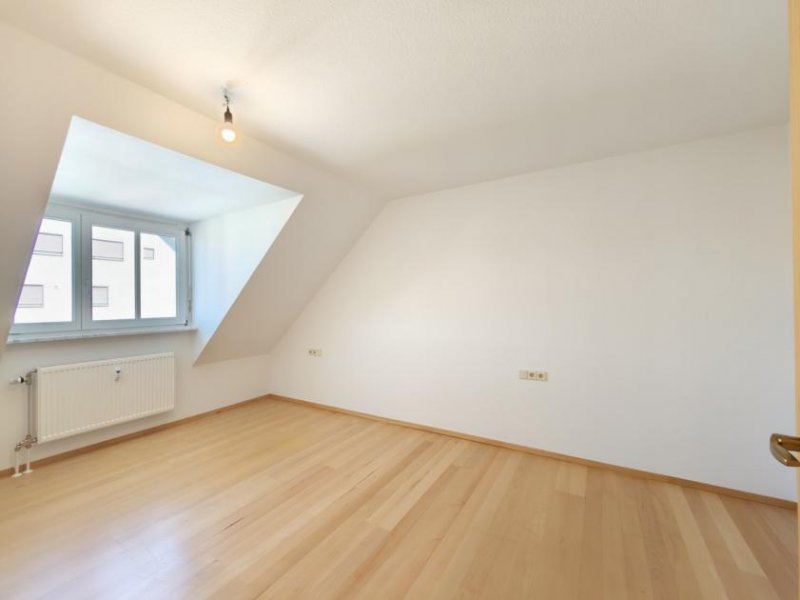 Mössingen Wohnen auf 2 Ebenen: Helle 3,5-Zi.-Maisonette mit geschützter Loggia, zwei Bädern und Tiefgarage Wohnung kaufen