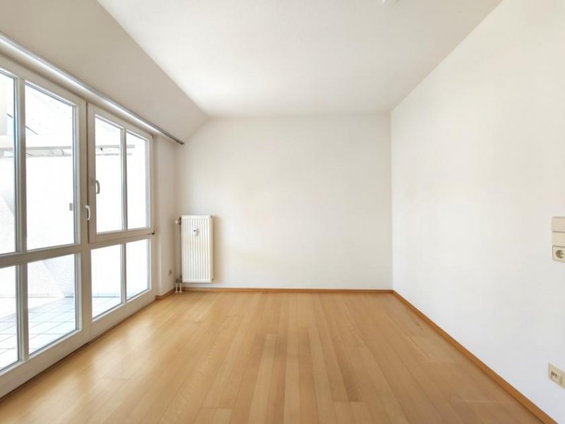 Mössingen Wohnen auf 2 Ebenen: Helle 3,5-Zi.-Maisonette mit geschützter Loggia, zwei Bädern und Tiefgarage Wohnung kaufen