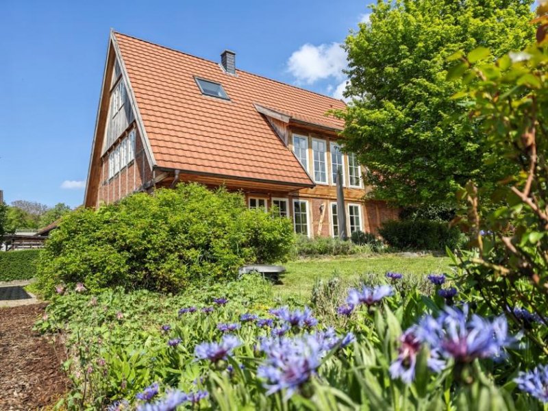 Hechingen Exklusives Eichenfachwerkhaus von 2011 – Moderne trifft traditionelle Baukunst Haus kaufen