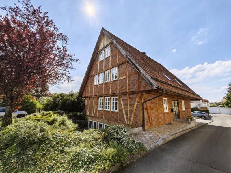 Hechingen Modernes Eichenfachwerkhaus von 2011: Handwerkliche Qualität trifft energieeffiziente Architektur Haus kaufen