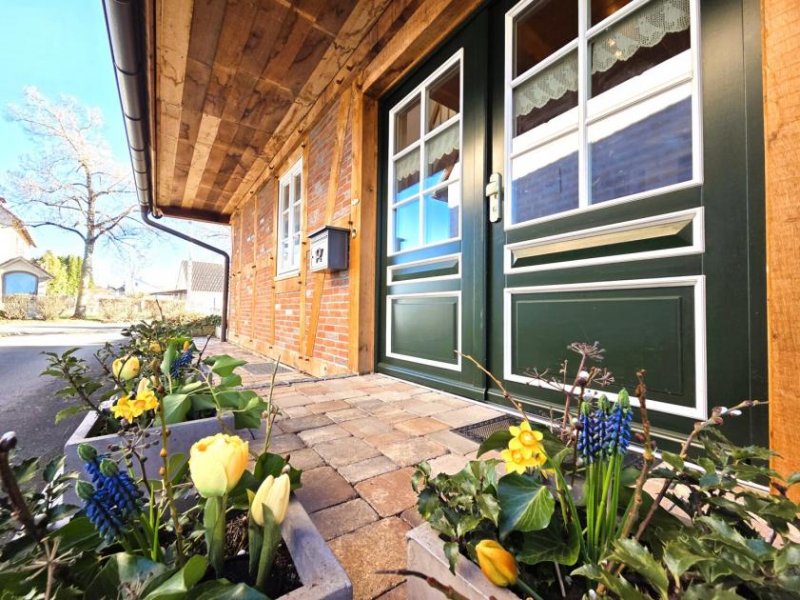 Hechingen Modernes Eichenfachwerkhaus von 2011: Handwerkliche Qualität trifft energieeffiziente Architektur Haus kaufen