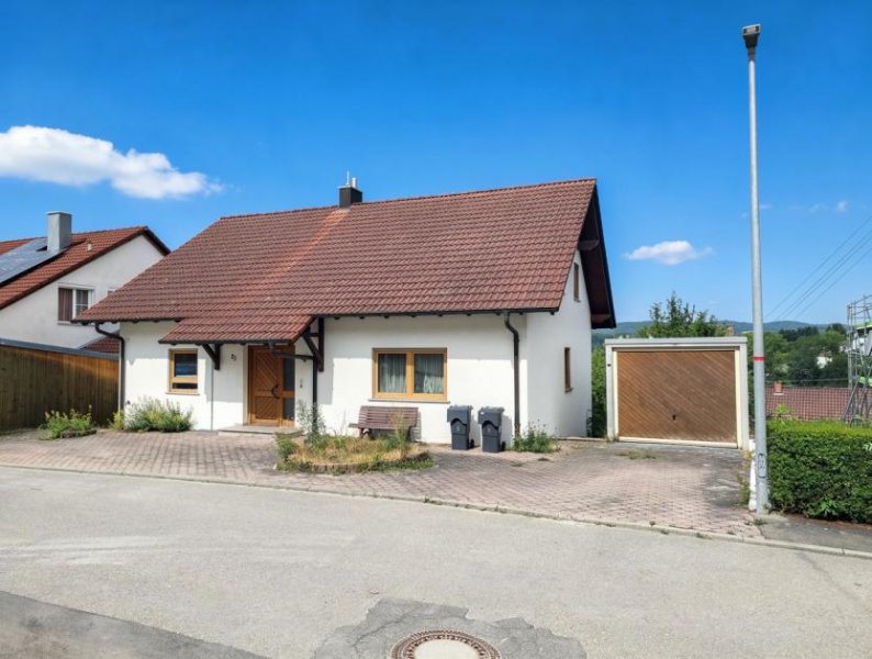 Burladingen Freistehendes Einfamilienhaus von 1992 mit Einliegerwohnung, Westgarten, Garage und PV-Anlage Haus kaufen
