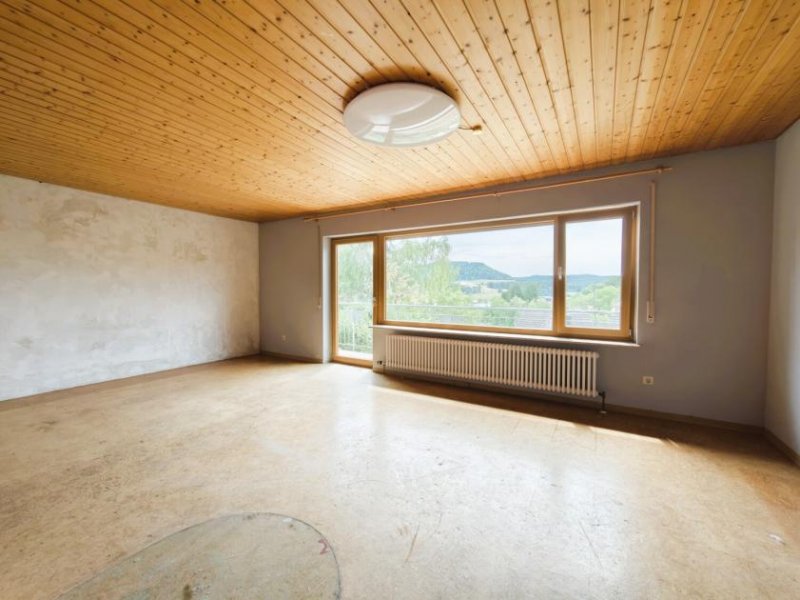 Burladingen Freistehendes Einfamilienhaus von 1992 mit Einliegerwohnung, Westgarten, Garage und PV-Anlage Haus kaufen
