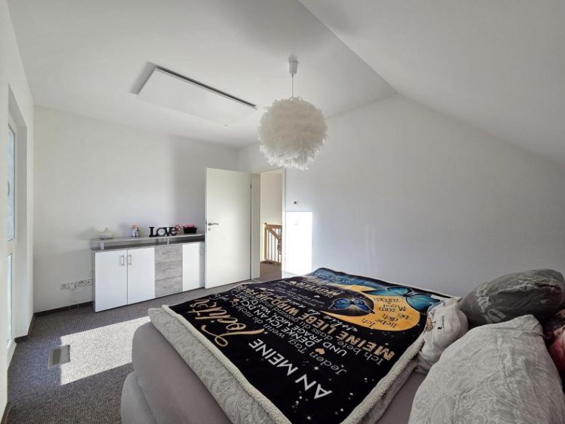 Burladingen Neuwertige Doppelhaushälfte Bj. 2020, ca. 105 m² Wfl., Garten, Energieeffizienz A+, WP+PV+Speicher Haus kaufen