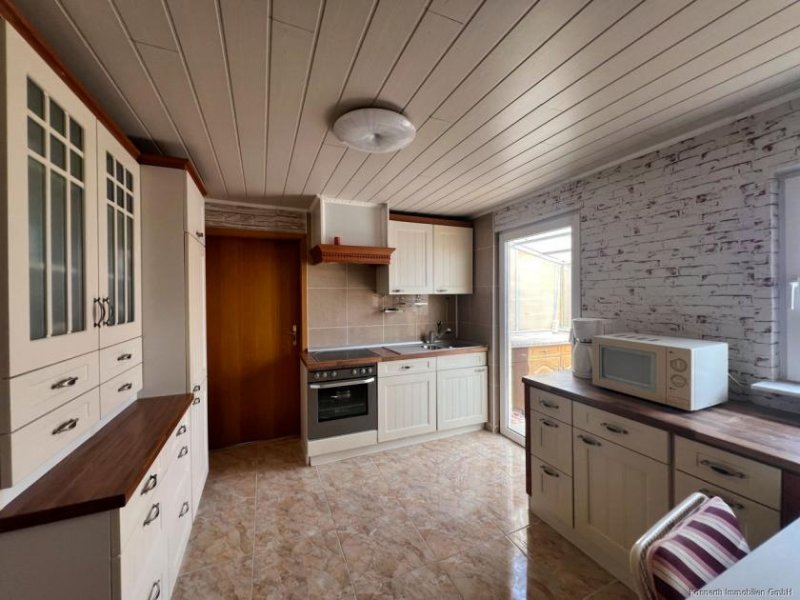 Bisingen Helle Dachgeschosswohnung mit Balkon, Stellplatz und modernem Bad – ruhige Wohnlage in Bisingen Wohnung kaufen