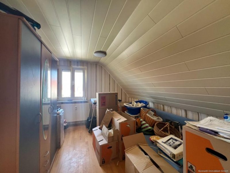 Bisingen Helle Dachgeschosswohnung mit Balkon, Stellplatz und modernem Bad – ruhige Wohnlage in Bisingen Wohnung kaufen