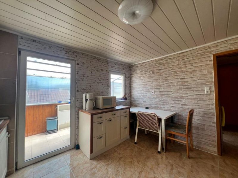 Bisingen Helle Dachgeschosswohnung mit viel Tageslicht, überdachtem Balkon, Stellplatz und modernisiertem Bad Wohnung kaufen