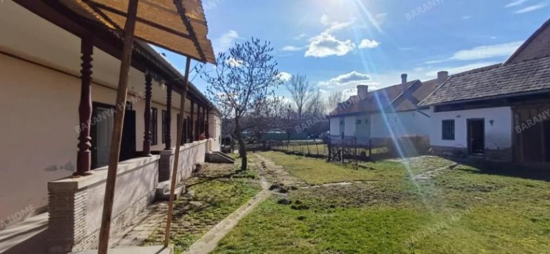 Bikal Geräumiges Bauernhaus und Bauernhofgrundstück im Zentrum von Bikal zu verkaufen - 6060 m² großes Grundstück, Scheune, mit