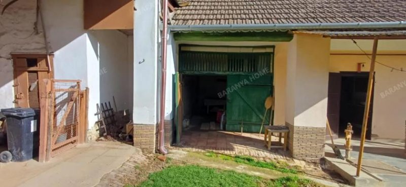 Bikal Geräumiges Bauernhaus und Bauernhofgrundstück im Zentrum von Bikal zu verkaufen - 6060 m² großes Grundstück, Scheune, mit