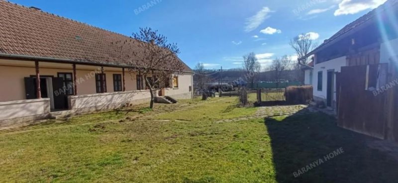 Bikal Geräumiges Bauernhaus und Bauernhofgrundstück im Zentrum von Bikal zu verkaufen - 6060 m² großes Grundstück, Scheune, mit
