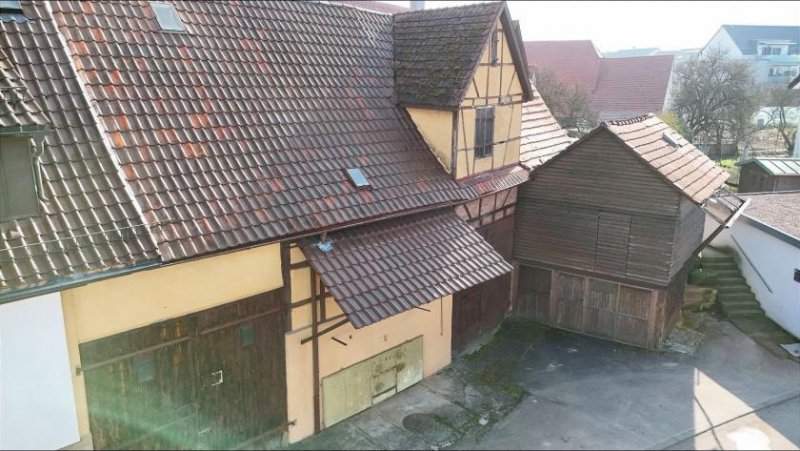 Löchgau Vielseitiges 3-Familienhaus mit Nebengebäuden - Viel Potenzial für Kapitalanleger oder Handwerker Haus kaufen