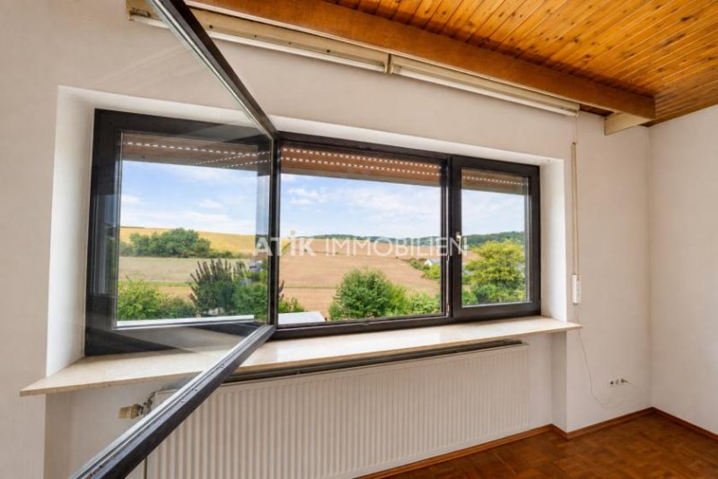 Sinsheim ATIK: Wohnen mit Weitblick: Freistehendes Einfamilienhaus in Aussichtslage mit zwei Wohnebenen Haus kaufen