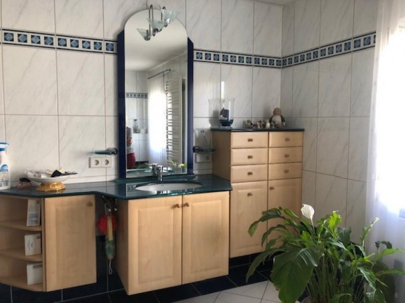 Bretten Tolles Anwesen 2711 qm² ; Haus mit Einliegerwohnung / Doppelgarage wartet auf Sie. Haus kaufen