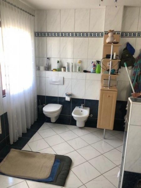 Bretten Tolles Anwesen 2711 qm² ; Haus mit Einliegerwohnung / Doppelgarage wartet auf Sie. Haus kaufen