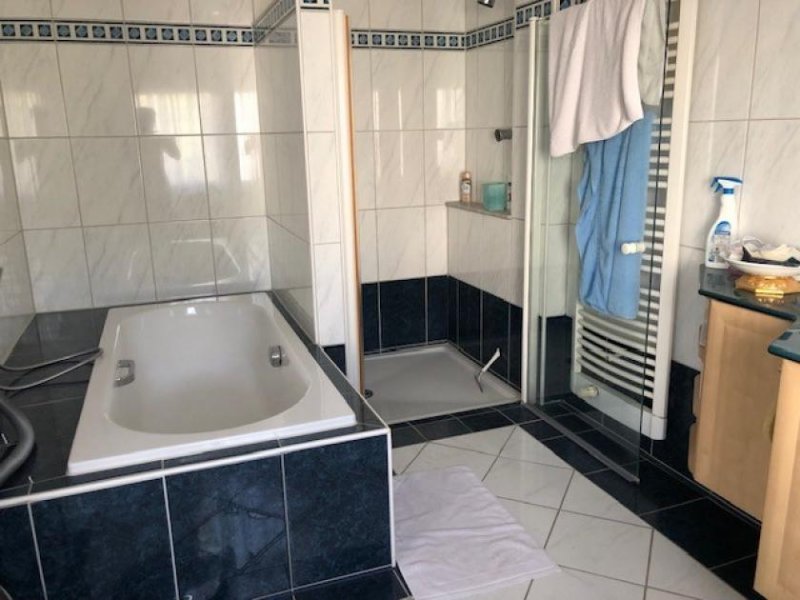 Bretten Tolles Anwesen 2711 qm² ; Haus mit Einliegerwohnung / Doppelgarage wartet auf Sie. Haus kaufen