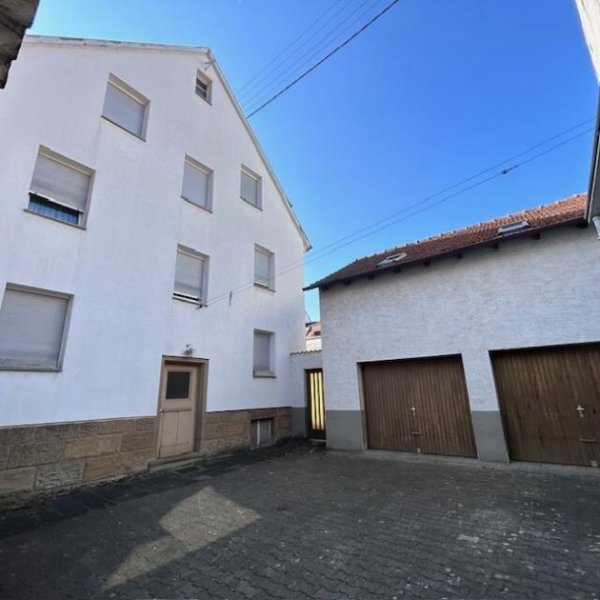 Bretten Vorreserviert ! Dreifamilienhaus mit Doppelgarage u. Scheune für Anpacker oder Investoren Haus kaufen