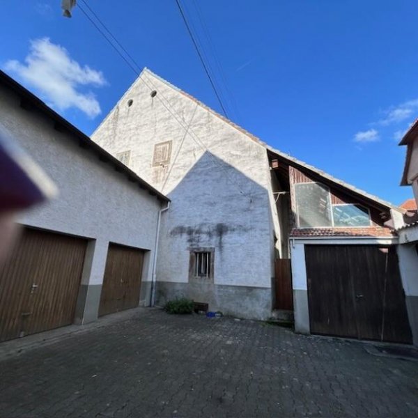 Bretten Vorreserviert ! Dreifamilienhaus mit Doppelgarage u. Scheune für Anpacker oder Investoren Haus kaufen