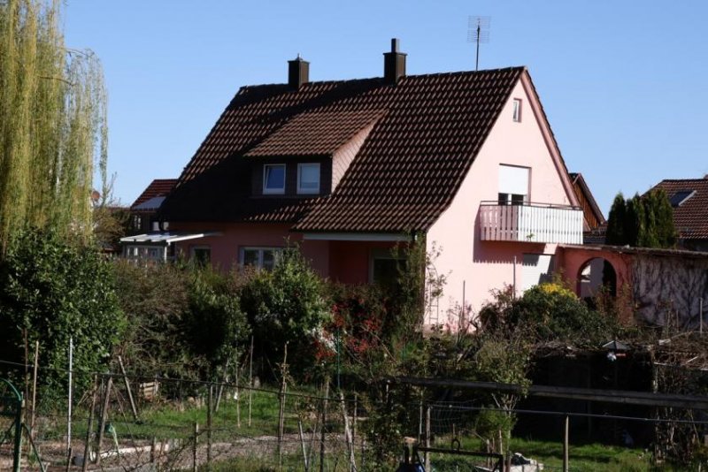 Oberderdingen RESERVIERT - Einfamilienhaus zentrumsnah und doch ruhig, großer Garten , Objekt mit Potential! Haus kaufen