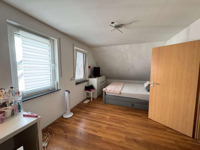 Sulzfeld (Landkreis Karlsruhe) Energieeffizientes EFH mit Einliegerwohnung, Terrasse und großem Hof Haus kaufen
