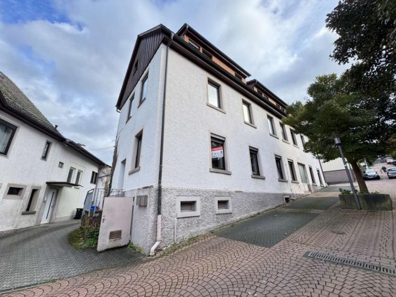 Pforzheim Teilsaniertes 3-Familienhaus in Pforzheim-Würm Haus kaufen