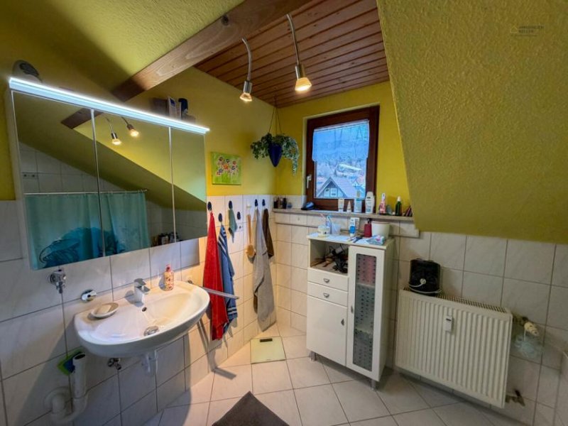 Bad Wildbad Ruhige 3-Zimmer-Dachgeschosswohnung mit Balkon & Carport – Kapitalanlage mit Potenzial Wohnung kaufen