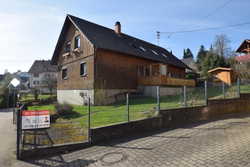 Schömberg (Landkreis Calw) 4-FH mit Terrassen, Balkon, Garten, 3 Garagen - Schömberg Zentrum Haus kaufen