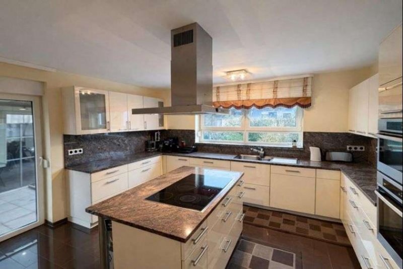 Mühlacker gepflegtes, geräumiges Reiheneckhaus in Mühlacker, Wohnen mit Substanz und durchdachtem Raumkonzept Haus kaufen