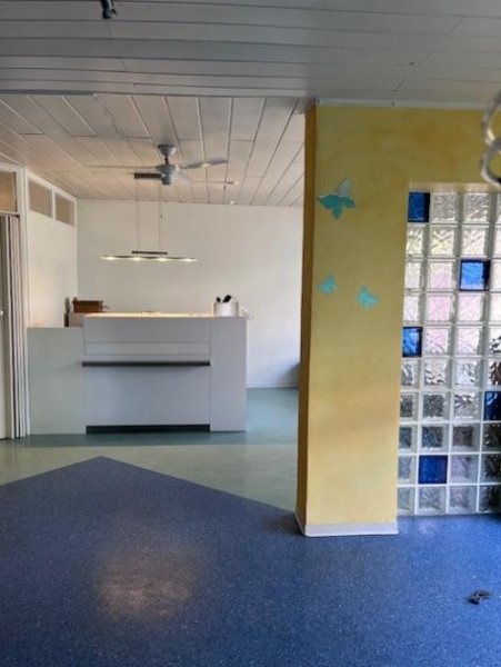 Sternenfels Laden / Praxis direkt im Zentrum von Sternenfels (Physio, Arzt, Friseur, Barber) Gewerbe kaufen