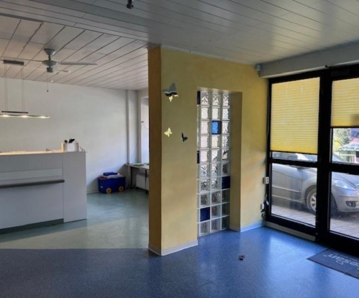 Sternenfels Laden / Praxis direkt im Zentrum von Sternenfels (Physio, Arzt, Friseur, Barber) Gewerbe kaufen
