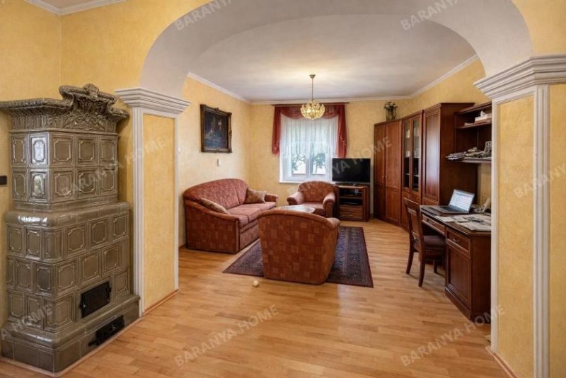 Pécs Zwei-Generationen-Familienhaus zum Verkauf in Pécs-Tetty - zwei separate Wohnungen, Doppelgarage, Sauna und Whirlpool Haus