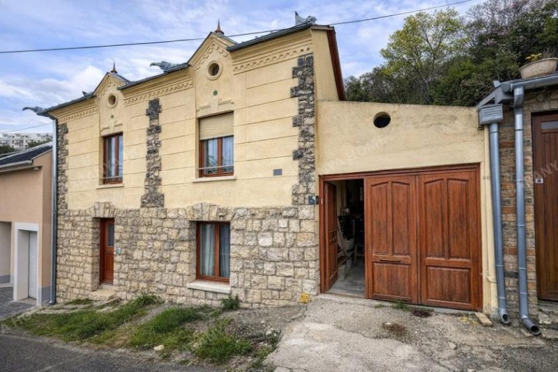 Pécs Zwei-Generationen-Familienhaus zum Verkauf in Pécs-Tetty - zwei separate Wohnungen, Doppelgarage, Sauna und Whirlpool Haus
