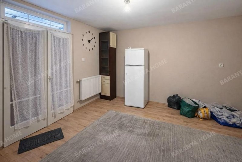 Pécs Zwei-Generationen-Familienhaus zum Verkauf in Pécs-Tetty - zwei separate Wohnungen, Doppelgarage, Sauna und Whirlpool Haus