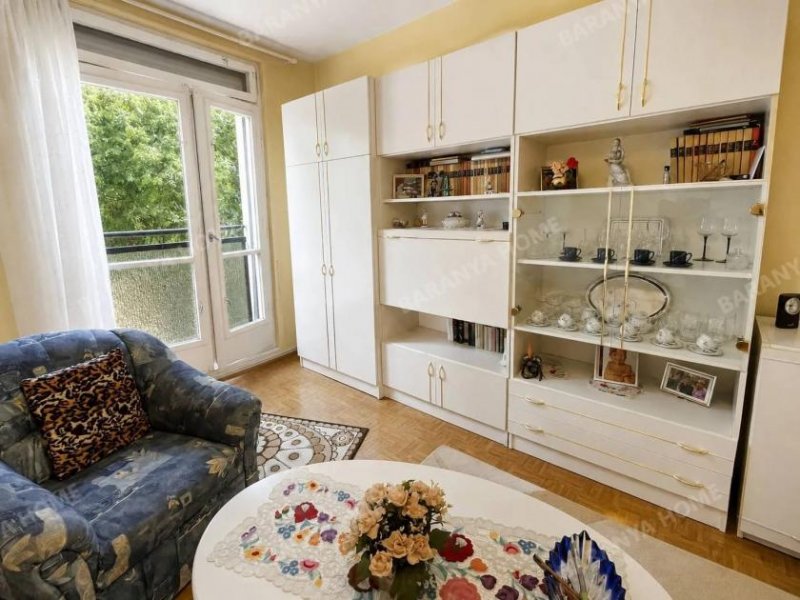 Pecs Pécs, 47 m² große 2-Zimmer-Plattenwohnung im Erdgeschoss zum Verkauf in der Gosztonyi-Straße Wohnung kaufen