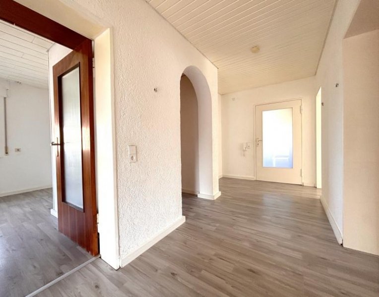 Durmersheim Rohdiamant: 4-Zimmerwohnung mit Balkon Wohnung kaufen
