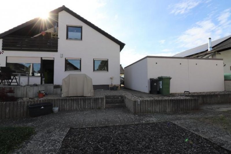 Graben-Neudorf Großzügiges Zweifamilienhaus auf 594 m² Grundstück Haus kaufen