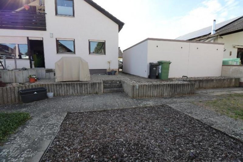 Graben-Neudorf Großzügiges Zweifamilienhaus auf 594 m² Grundstück Haus kaufen