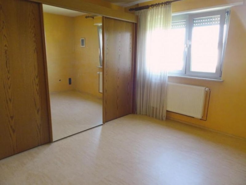 Rülzheim ObjNr:18697 - Gepflegtes, großes 2 Familienhaus in Rülzheim Haus kaufen