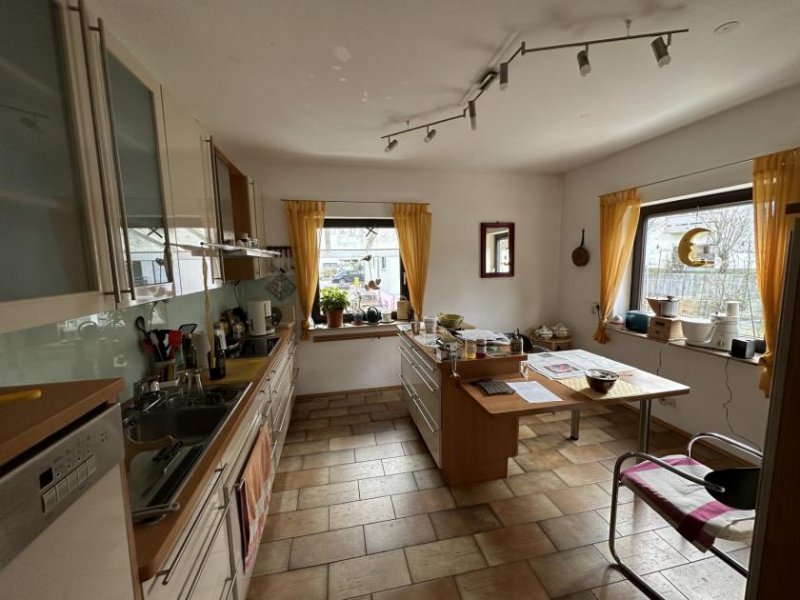 Bad Bergzabern Wohnhaus-neueste Heiztechnik: Wärmepumpe, Fotovoltaik u. Wallbox-mit Einliegerwohnung, Wintergarten, 2 Garagen-in begehrter