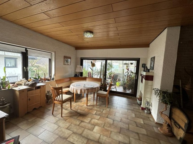 Bad Bergzabern Wohnhaus-neueste Heiztechnik: Wärmepumpe, Fotovoltaik u. Wallbox-mit Einliegerwohnung, Wintergarten, 2 Garagen-in begehrter