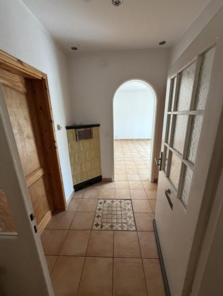 Busenberg Wohnhaus mit 2 abgeschlossenen Wohnungen, sonnigem Garten und 2 Garagen Haus kaufen
