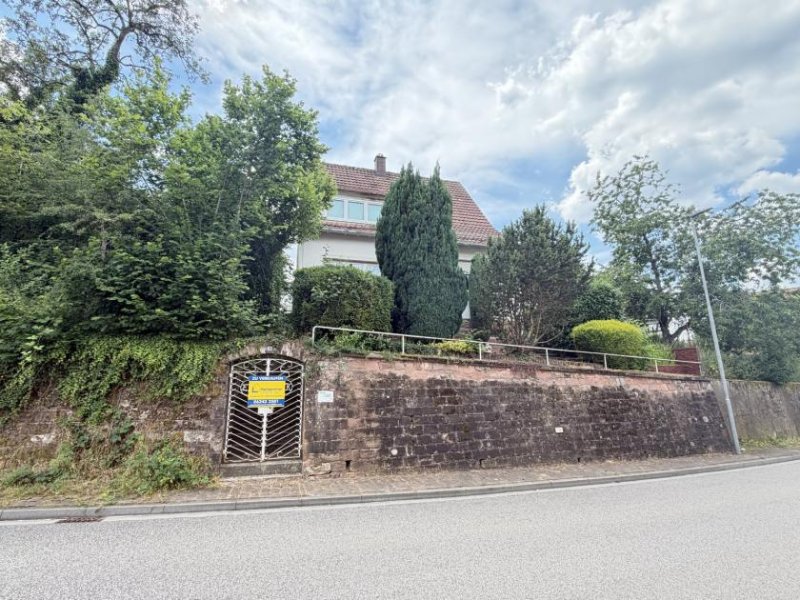 Busenberg Wohnhaus mit 2 abgeschlossenen Wohnungen, sonnigem Garten und 2 Garagen Haus kaufen
