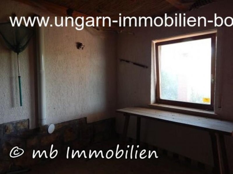 Bár Teilrenoviertes Ferienhaus im Weinberg von Bár mit Blick über die Donau - Auen Haus kaufen