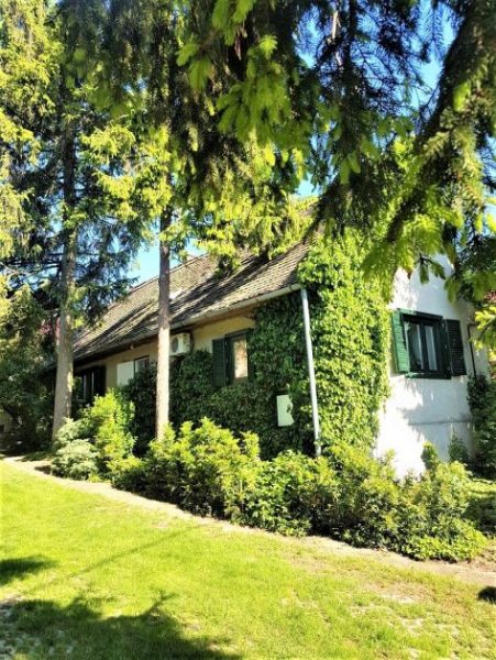 Feked Landhaus mit großzügiger Gartenanlage Haus kaufen